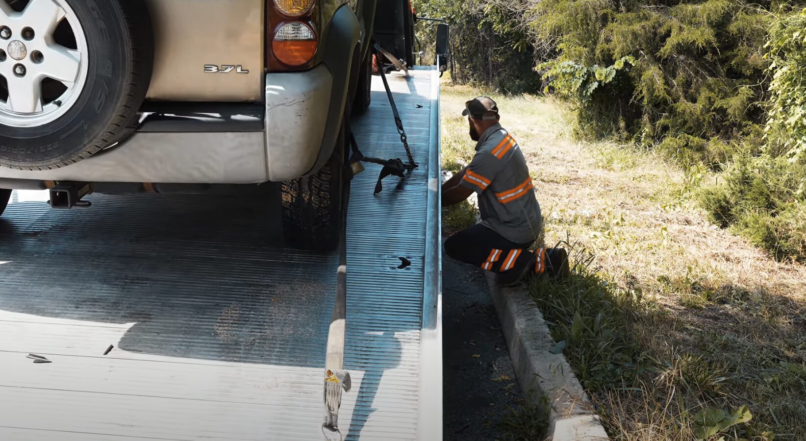 Professional technician providing roadside assistance